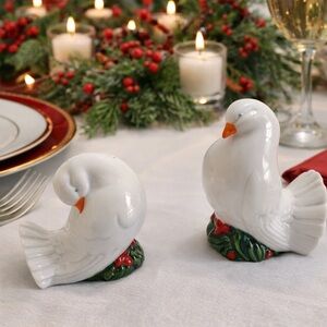 Vintage Avon Holiday Dove Salt and Pepper Shaker Set from 1993.